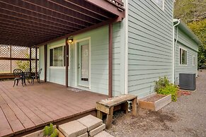 Soothing Studio w/ Lush Views: 2 Mi to Beach!