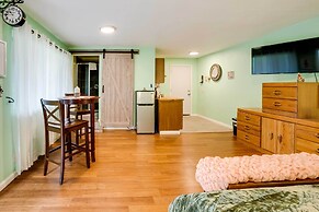 Soothing Studio w/ Lush Views: 2 Mi to Beach!