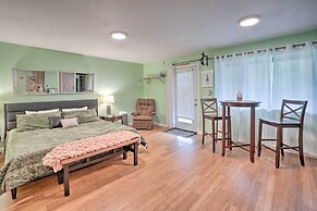 Soothing Studio w/ Lush Views: 2 Mi to Beach!