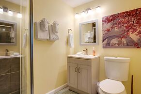 Soothing Studio w/ Lush Views: 2 Mi to Beach!