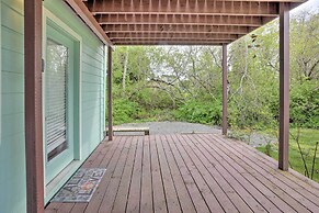 Soothing Studio w/ Lush Views: 2 Mi to Beach!