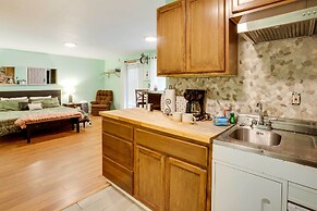 Soothing Studio w/ Lush Views: 2 Mi to Beach!