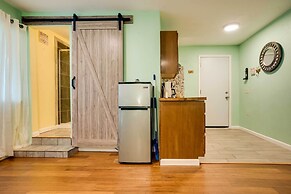 Soothing Studio w/ Lush Views: 2 Mi to Beach!