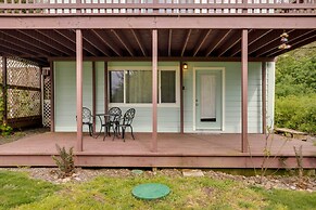 Soothing Studio w/ Lush Views: 2 Mi to Beach!