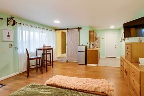 Soothing Studio w/ Lush Views: 2 Mi to Beach!