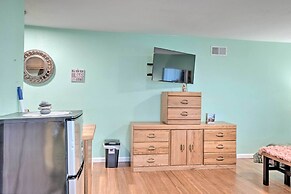 Soothing Studio w/ Lush Views: 2 Mi to Beach!