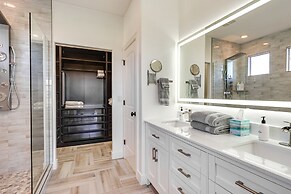 Great Salt Lake House: 5,000 Sq Ft, Mtn Views!