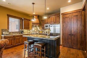 Park City Townhouse w/ Luxurious Amenities!