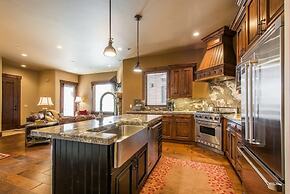 Park City Townhouse w/ Luxurious Amenities!