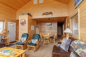 Cozy Henrys Lake Escape - 20 Miles to Yellowstone!