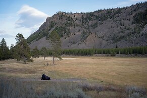 Cozy Henrys Lake Escape - 20 Miles to Yellowstone!