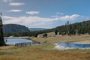 Cozy Henrys Lake Escape - 20 Miles to Yellowstone!