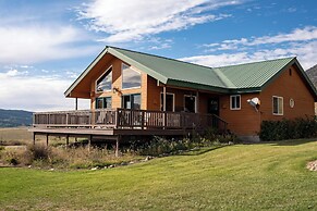 Cozy Henrys Lake Escape - 20 Miles to Yellowstone!