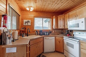 Cozy Henrys Lake Escape - 20 Miles to Yellowstone!