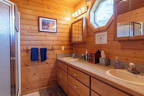 Cozy Henrys Lake Escape - 20 Miles to Yellowstone!