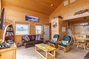Cozy Henrys Lake Escape - 20 Miles to Yellowstone!