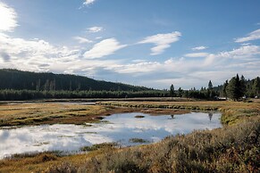 Cozy Henrys Lake Escape - 20 Miles to Yellowstone!