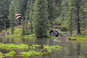 Cozy Henrys Lake Escape - 20 Miles to Yellowstone!