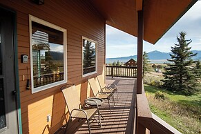 Cozy Henrys Lake Escape - 20 Miles to Yellowstone!