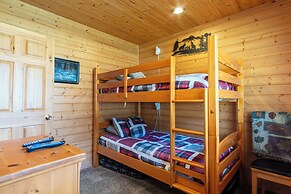 Cozy Henrys Lake Escape - 20 Miles to Yellowstone!