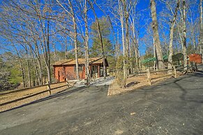 Franklin Cabin w/ Porch: Near Hiking & Waterfalls!