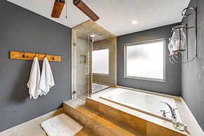 Lakefront Home: Hot Tub & Game Room in Spicewood