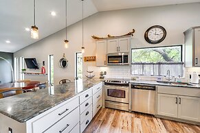 Lakefront Home: Hot Tub & Game Room in Spicewood
