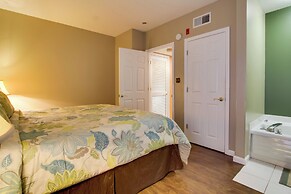 Parkway Condo ~ Walk to Island in Pigeon Forge!