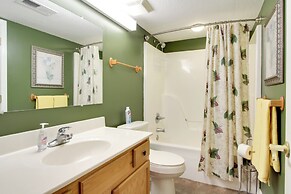 Parkway Condo ~ Walk to Island in Pigeon Forge!