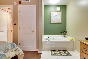 Parkway Condo ~ Walk to Island in Pigeon Forge!