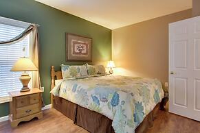 Parkway Condo ~ Walk to Island in Pigeon Forge!