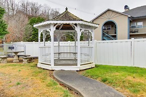 Parkway Condo ~ Walk to Island in Pigeon Forge!