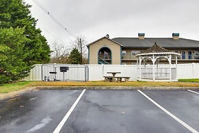 Parkway Condo ~ Walk to Island in Pigeon Forge!