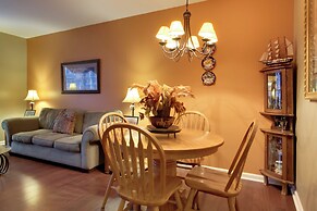 Parkway Condo ~ Walk to Island in Pigeon Forge!