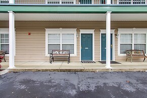 Parkway Condo ~ Walk to Island in Pigeon Forge!