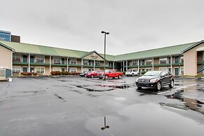 Parkway Condo ~ Walk to Island in Pigeon Forge!