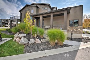 Modern Huntsville Resort Retreat w/ Deck & Hot Tub