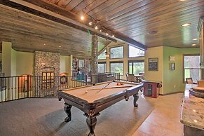 Centrally Located: Lavish Pinetop Paradise!