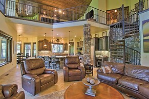 Centrally Located: Lavish Pinetop Paradise!