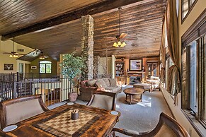 Centrally Located: Lavish Pinetop Paradise!