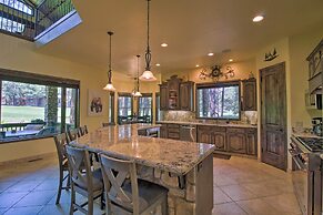 Centrally Located: Lavish Pinetop Paradise!