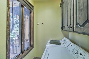 Centrally Located: Lavish Pinetop Paradise!