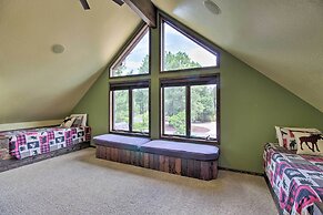 Centrally Located: Lavish Pinetop Paradise!