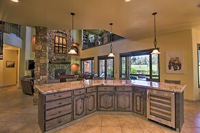 Centrally Located: Lavish Pinetop Paradise!