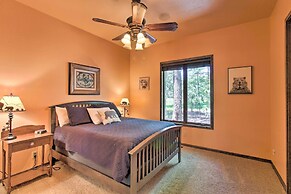 Centrally Located: Lavish Pinetop Paradise!