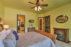 Centrally Located: Lavish Pinetop Paradise!