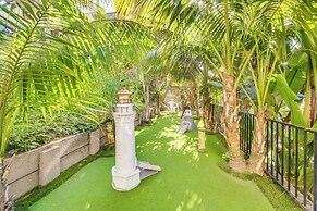 Tropical Oceanside Home w/ Deck, Walk to Beach