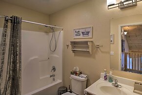 Near Golfing & Hiking: Payson Family Cabin!