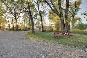 Cozy Augusta Cabin w/ Furnished Deck & Grill!