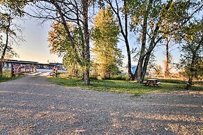 Cozy Augusta Cabin w/ Furnished Deck & Grill!